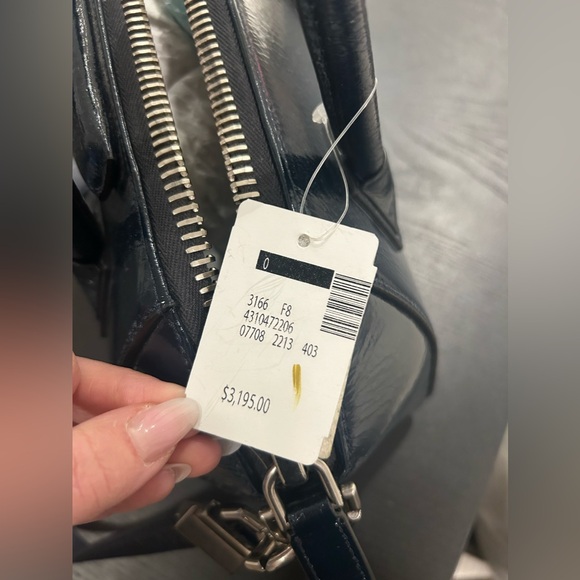 BNWT - SMALL GIVENCHY ANTIGONA - DARK NAVY TEXTURED PATENT LEATHER - Picture 5 of 5